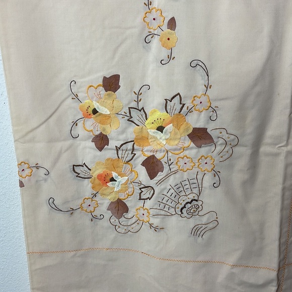 VINTAGE TABLECLOTH W/ FLOWER EMBROIDERY and appliqués 12 napkins - Picture 3 of 8